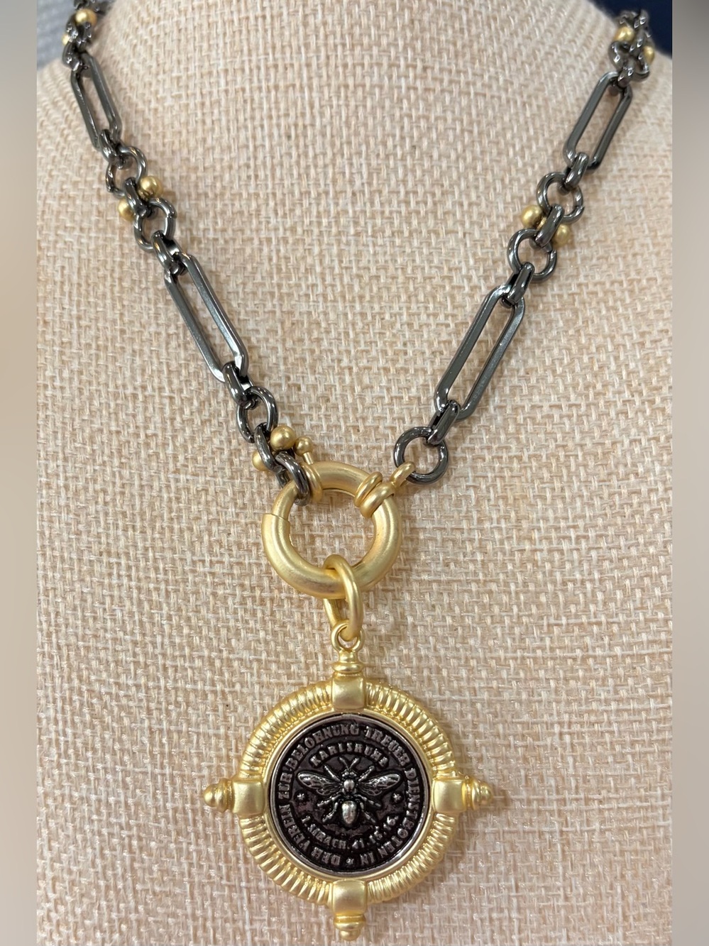 NEW Two-Tone Matte Gold and Black Bee Medallion Coin Pendant Necklace 22” chain